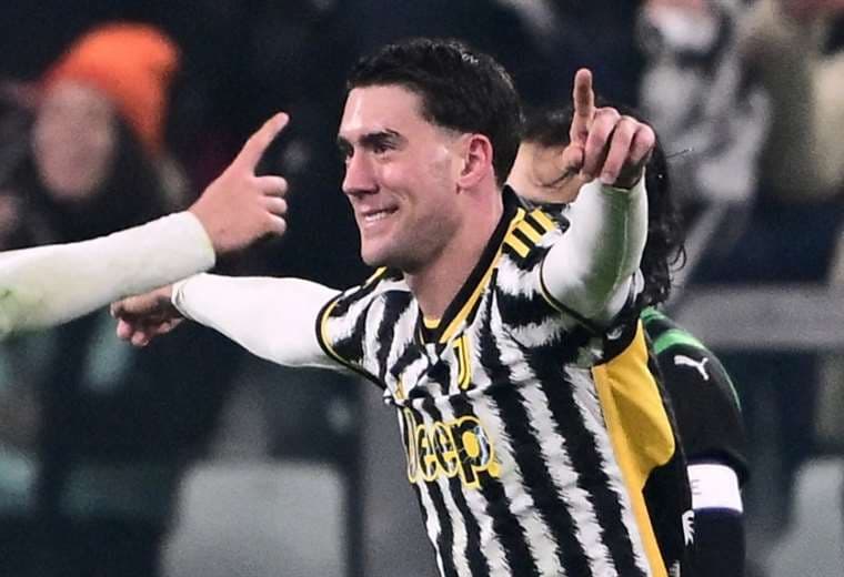 Dusan Vlahovic anotó los dos primeros goles de la Juventus. Foto: AFP 
