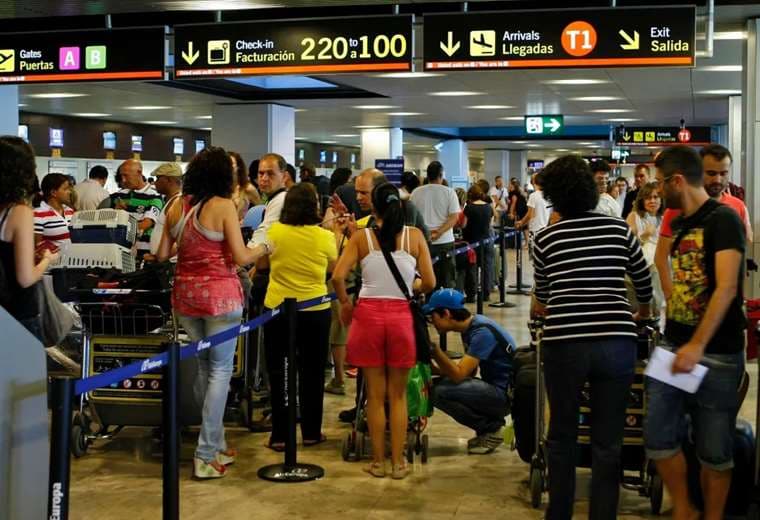 La ATT e IATA aclaran que suspensión de venta de boletos en bolivianos fue decisión unilateral de una entidad financiera