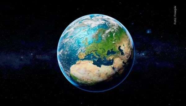Este miércoles, la Tierra alcanzó su máxima velocidad orbital / Freepik