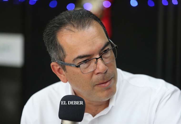 Mario Aguilera en estudios de EL DEBER Radio7 Foto: Fuad Landívar