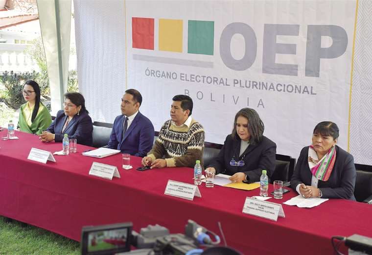 Los vocales del TSE ayer en la inauguración del año electoral.