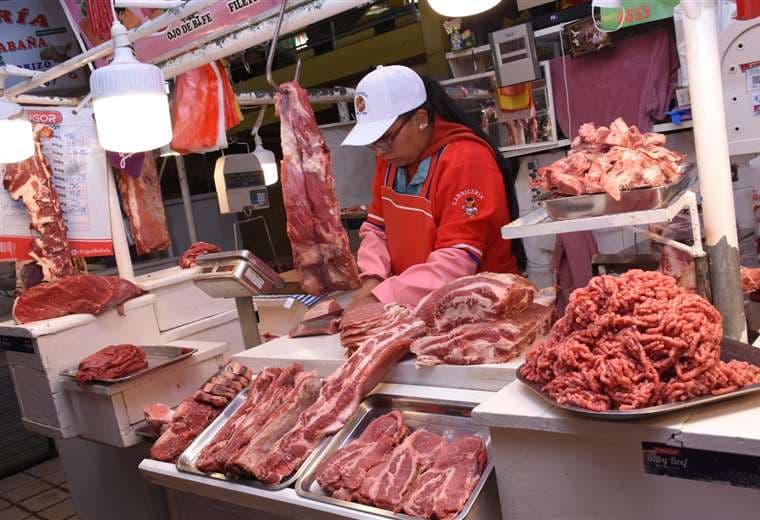 Venta de carne en La Paz. Foto: APG