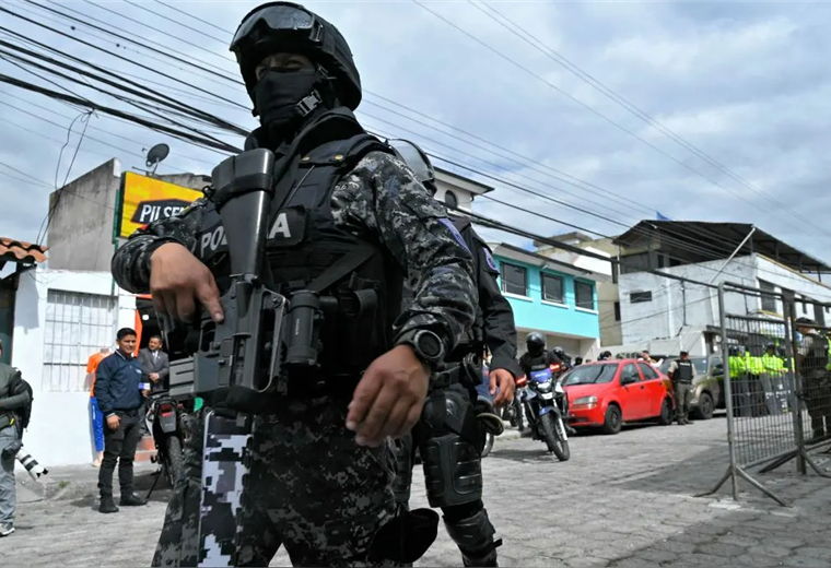 Las Fuerzas Armadas de Ecuador está movilizada por los secuestros de policías. Foto. AFP 