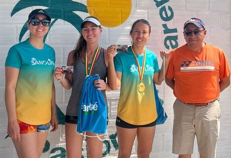 Luján y Cortés con sus medallas y la clasificación en su poder. Foto: P. Cortés