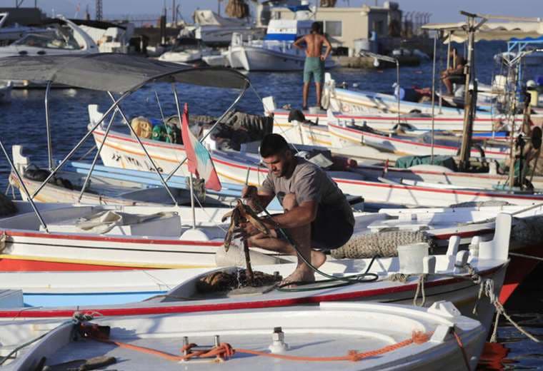 En Líbano, los pescadores de Saida desesperados desde la evacuación del litoral