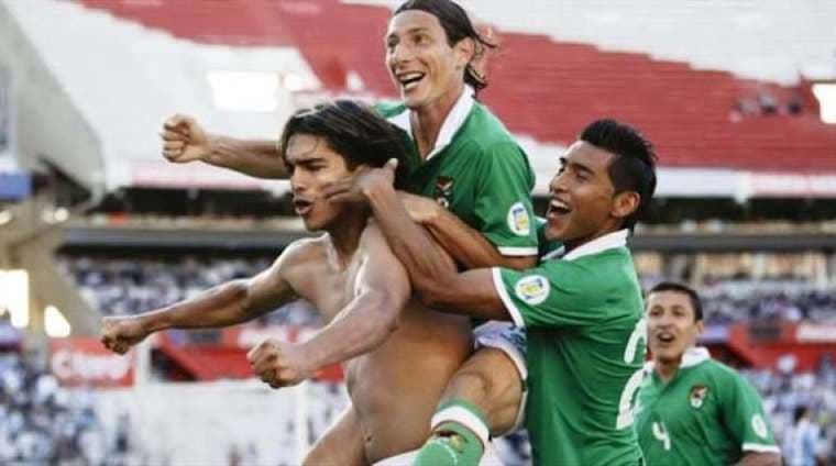 Martins festeja su gol en el Monumental.