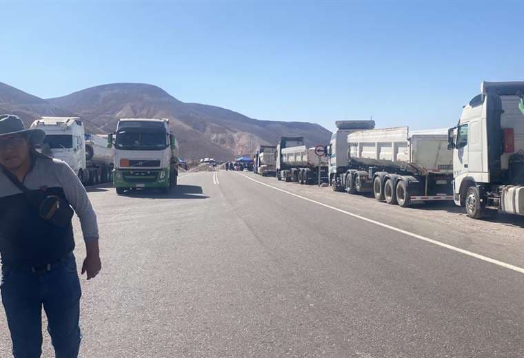 EL bloqueo de mineros chilenos en la ruta a Arica 