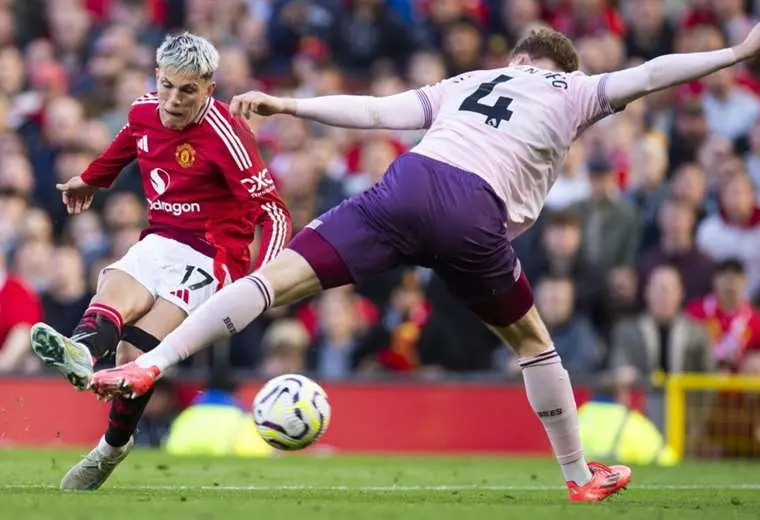 Garnacho (izq.) marcó el primer gol del Manchester United. Foto: EFE