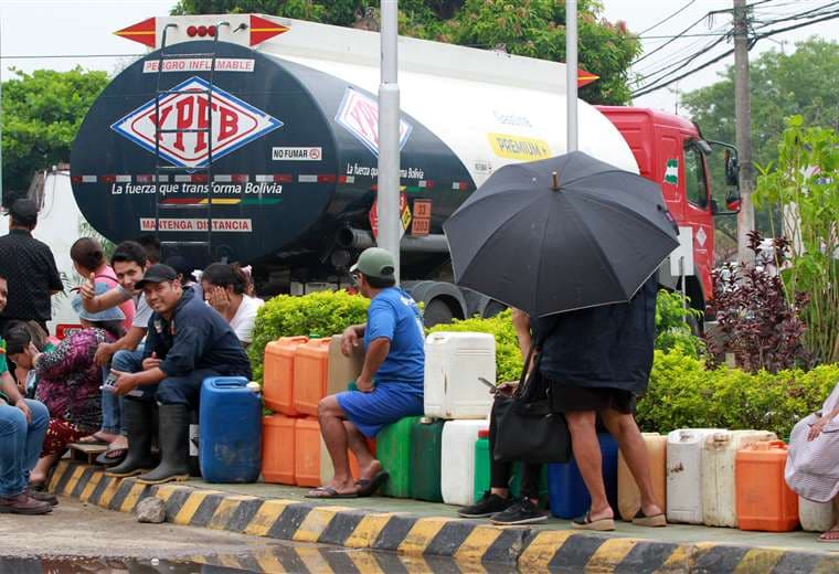 Se agota el combustible, el bloqueo evista ahoga a ciudades más pobladas del país