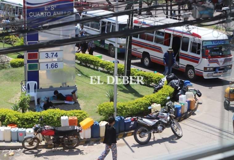 Por los bloqueos y la poca fluidez del ingreso de combustible, hay  trabajo continuo 