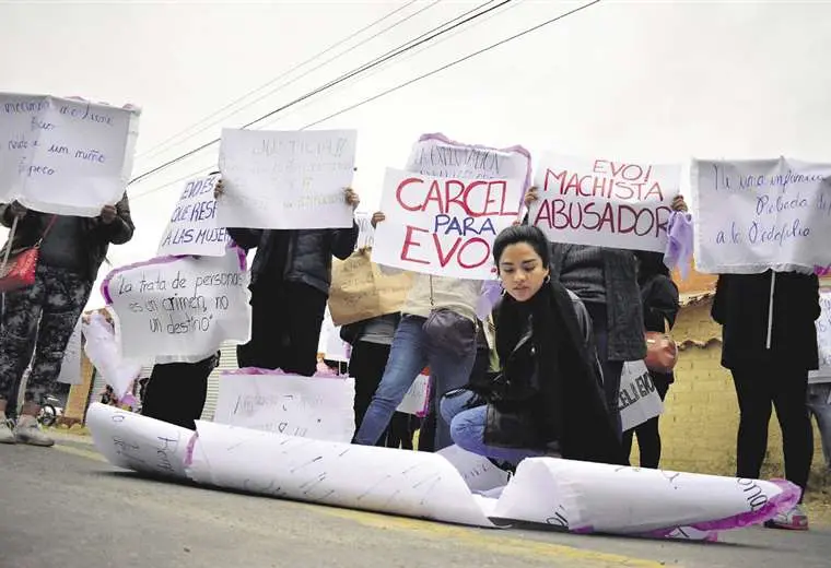 Un grupo de mujeres se movilizó el día en el que Evo Morales fue convocado a declarar /APG