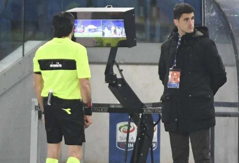 El VAR sigue dando que hablar en el fútbol italiano. Foto: Internet