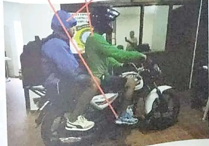 Jueza extingue acción y libera a motociclistas que asaltaron a un joven censista