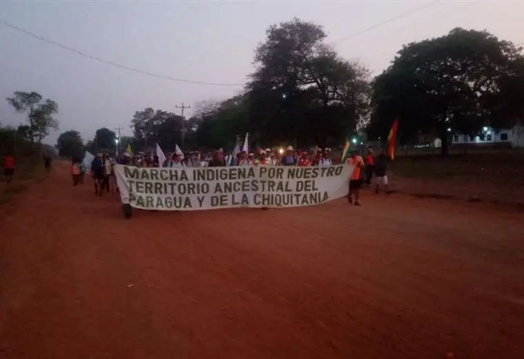 Marcha indígena en defensa del Alto y Bajo Paraguá avanza hacia San Ignacio de Velasco