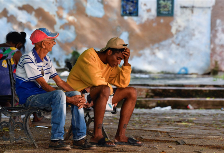 "La poca comida que tenía se pudrió": por qué Cuba está sufriendo los peores apagones de los últimos años