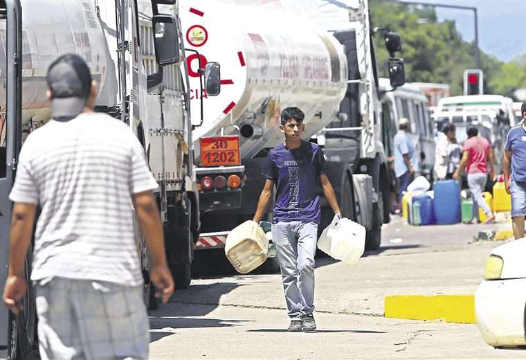 La falta de combustible en las ciudades es uno de los principales efectos del bloqueo