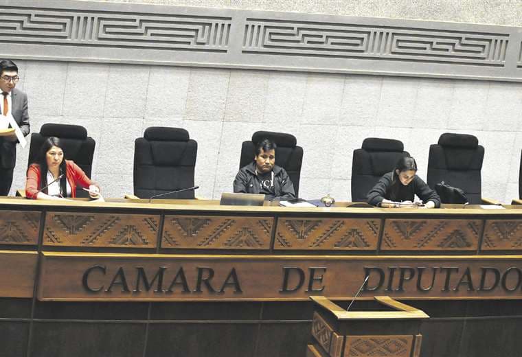 La testera del hemiciclo de la Cámara de Diputados donde este lunes sesionarán