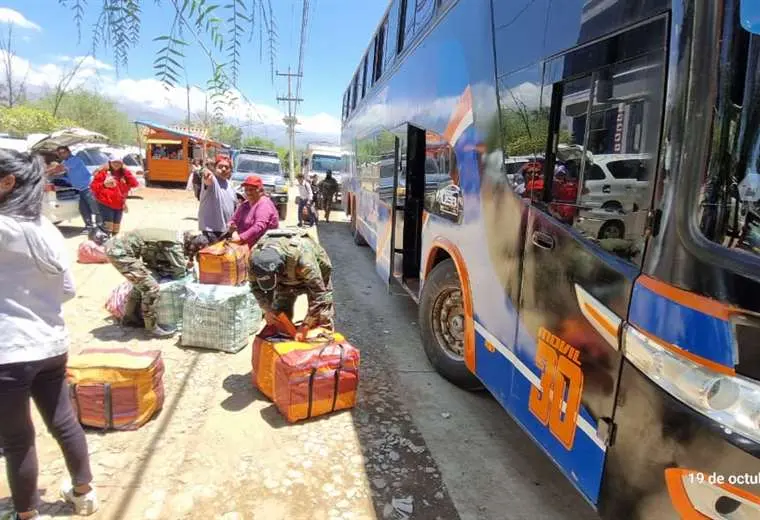 Cocaína en encomienda: más de 100 kilos fueron incautados en el porta equipajes de un bus