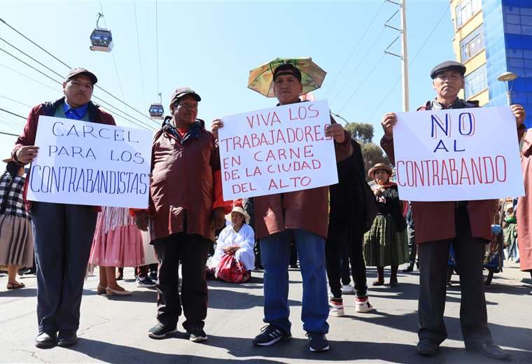 Carniceros de La Paz cumplen paro de 24 horas con algunos puntos de bloqueo y marchas