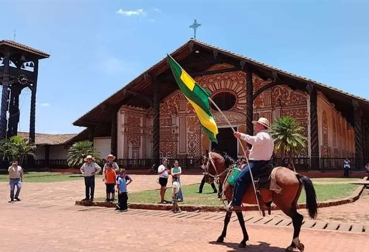 Un sol radiante y el cielo libre de humo acompañó la cabalgata / Foto: Jorge Huanca