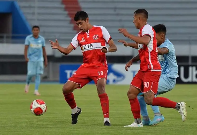 Aurora y Universitario protagonizaron un partido intenso. Foto: APG Noticias