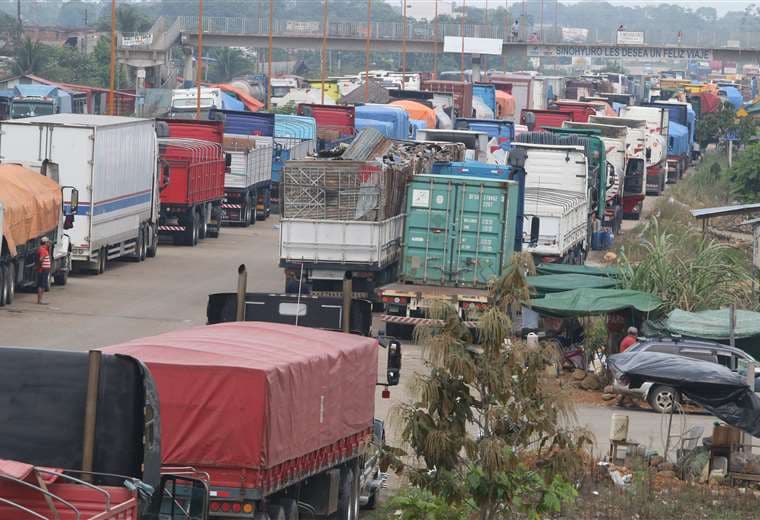 Bloqueo evista se radicaliza en Cochabamba; Policía interviene en La Paz y Oruro