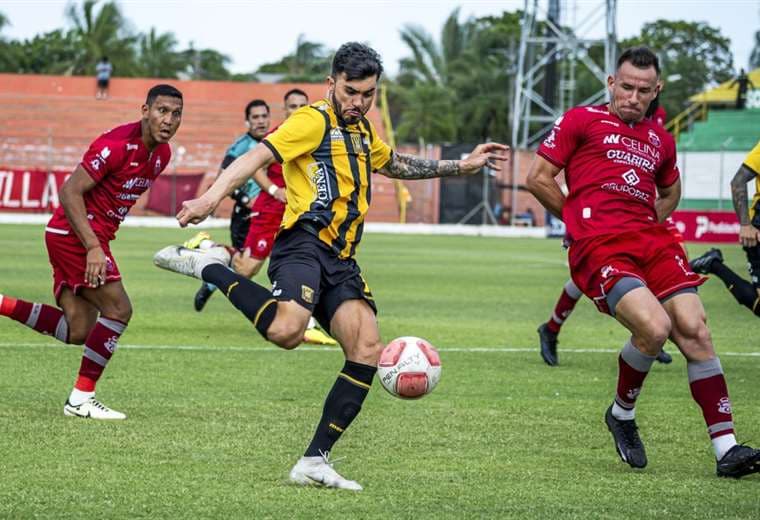 El partido Guabirá-TheStrongest dejó mucha tela que cortar. Foto: APG Noticias