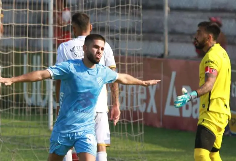 Carlos Antonio Melgar anotó el tercer gol de Bolívar. Foto: Ricardo Montero