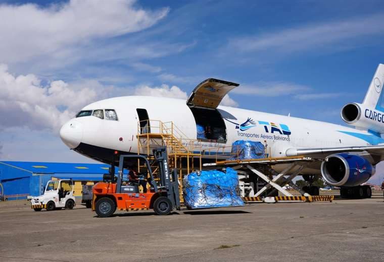 El Gobierno estableció un puente aéreo para llevar carne a La Paz/Foto: ABI