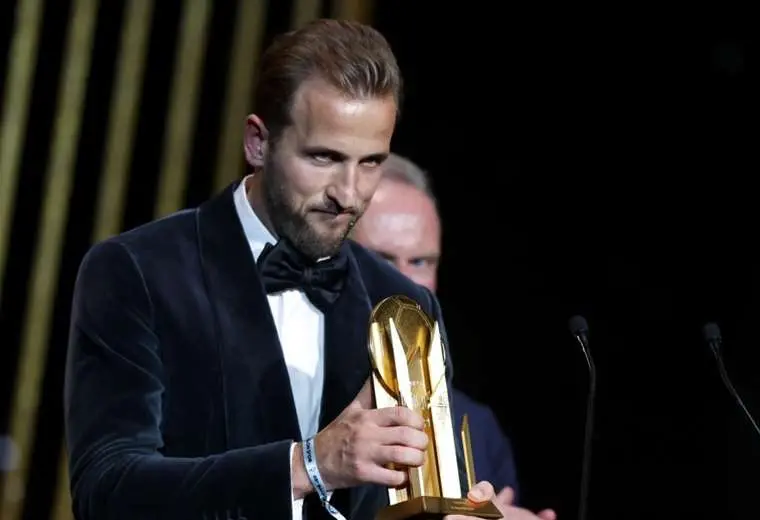 El jugador del Bayern Múnich Harry Kane asistió al acto y recibió su premio. Foto: EFE