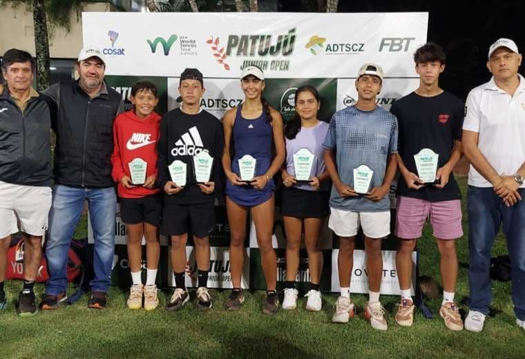 Ganadores del Patujú Junior Open, en el Club de Tenis Santa Cruz. Foto: Adtsc