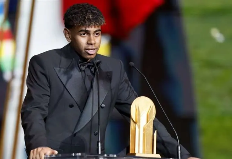 Lamine Yamal durante su discurso luego de recibir su premio. Foto: EFE