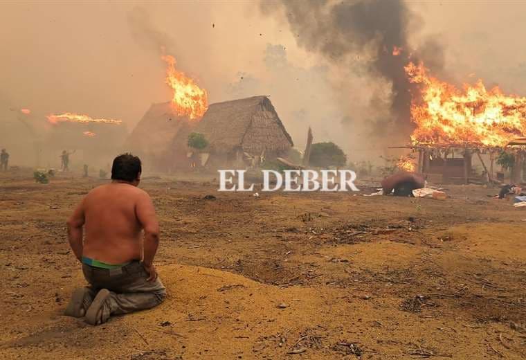 Impresionante, el fuego arrasa con 20 viviendas en cuestión de minutos en una comunidad de Riberalta