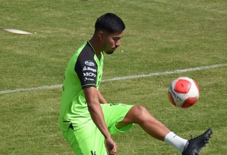 Víctor Cuéllar durante el entrenamiento de la Verde en Achumani. Foto: APG Noticias