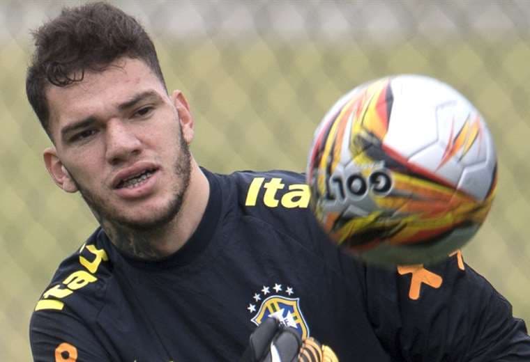 Ederson dijo que la selección brasileña debe "darle la vuelta al juego"