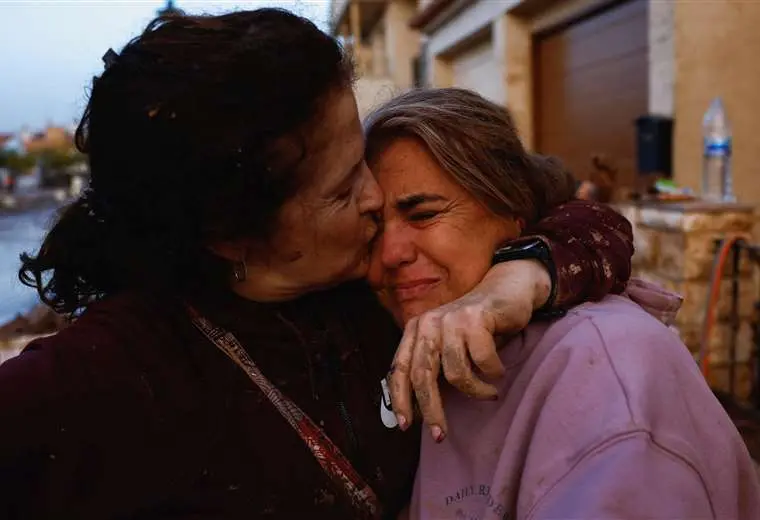 "Todos conocemos a alguien que ha muerto": el luto en España por las inundaciones que han dejado más de 150 muertos