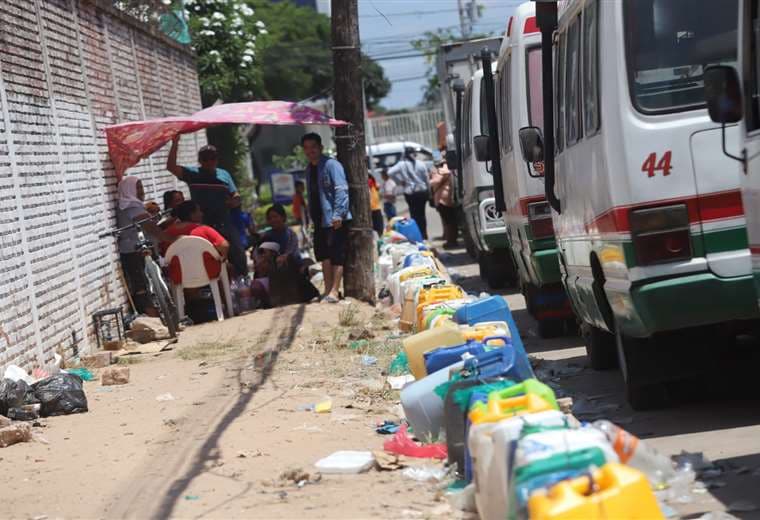 Los usuarios esperan una pronta solución a la falta de combustible /Foto: Jorge Gutiérrez