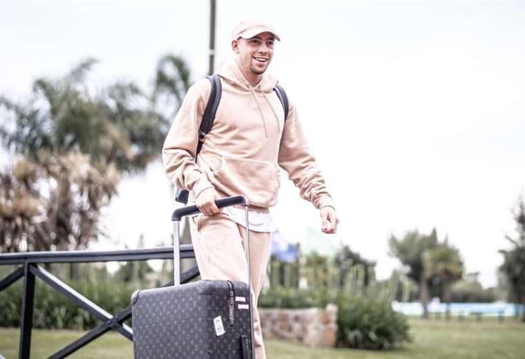 Federico Valverde haciendo su llegada a la concentración Celeste. Foto: AUF