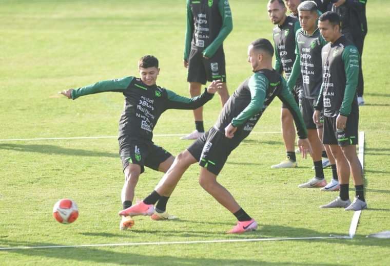 La lluvia hizo cambiar los planes de la selección boliviana de fútbol