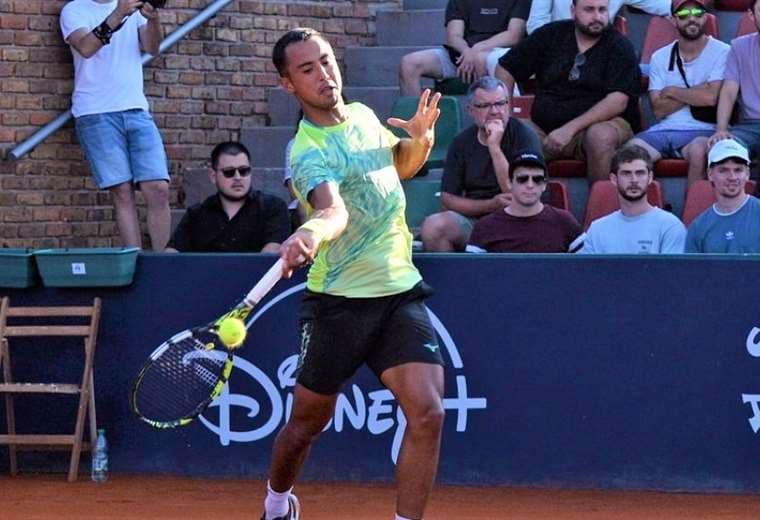 Hugo Dellien en acción en el Challenger de Montevideo. Foto: Uruguay Open