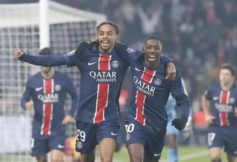 Ousmane Dembele (dcha.) fue autor del gol de la victoria para el PSG. Foto: EFE