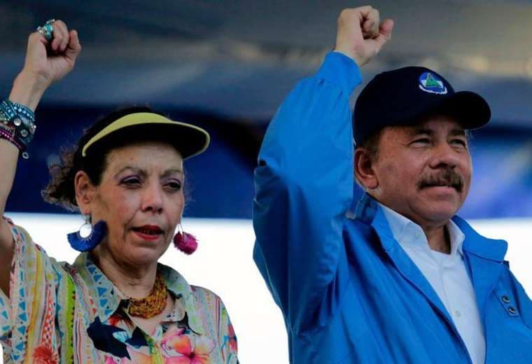 
Ortega presenta una reforma constitucional en Nicaragua con la que su esposa será copresidenta y ambos controlarán los 3 poderes del Estado