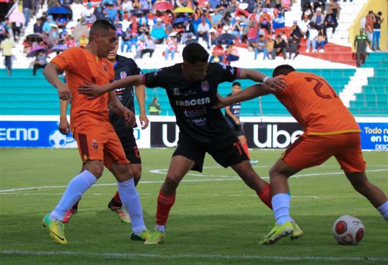 Totora Real Oruro sorprende a la U y es el primer finalista