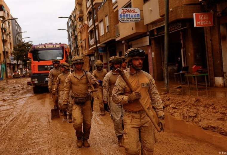 Obrero muere en derrumbe en escuela afectada por las inundaciones en Valencia