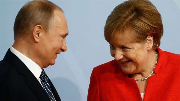 Angela Merkel defiende los acuerdos que firmó con Putin y el bloqueo a la entrada de Ucrania en la OTAN, en una entrevista con la BBC