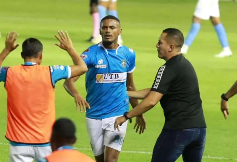 San Antonio evitó la derrota en casa y salvó un empate (3-3) frente a Aurora