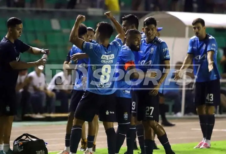 Blooming derrotó (1-0) a Universitario y pelea un cupo a la Copa Libertadores