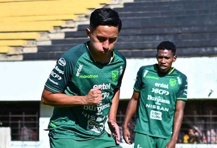 Gustavo Mendoza durante el entrenamiento de la Verde en Achumani Foto: FBF