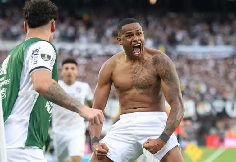 Júnior Santos, el máximo goleador de la Libertadores celebra por partida doble