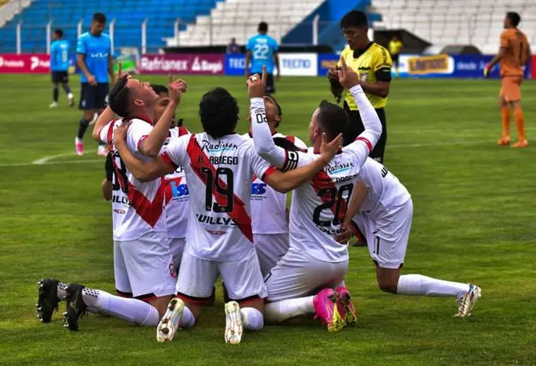 Nacional Potosí ganó (4-2) a Blooming e igualan en puntos en ambas tablas